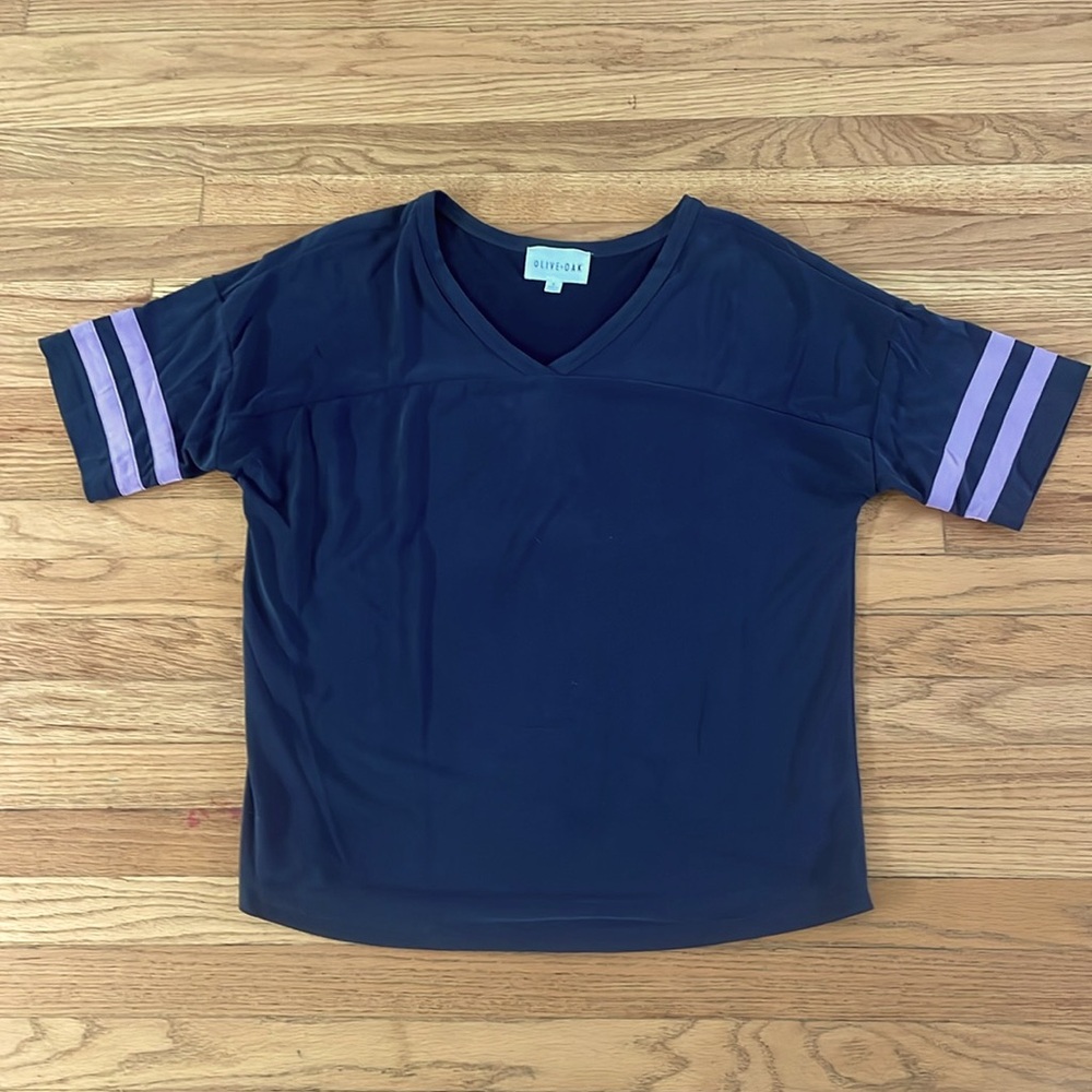 Relaxed-fit Olive & Oak v-neck tee